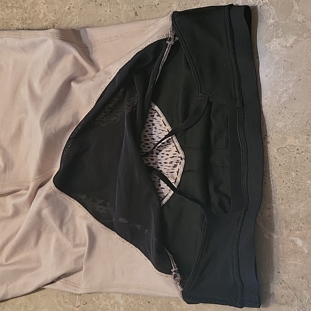 Euc Lululemon Exercise Tank - image 8